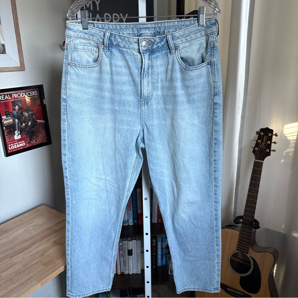 American Eagle Women’s Strigid Mom Light Blue Jeans Size 12 XShort - Picture 2 of 10